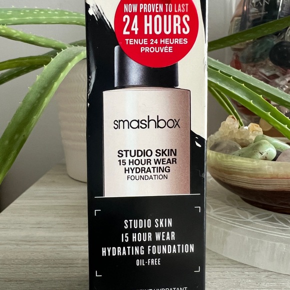 Smashbox Studio Skin 24 hrs wear foundation- oil free - Picture 3 of 3